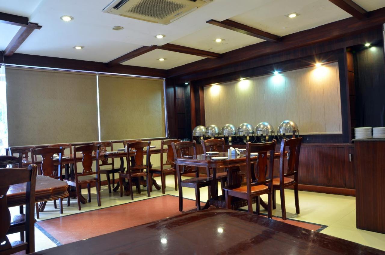 Hotel Bhoomivilas Agra  Kültér fotó