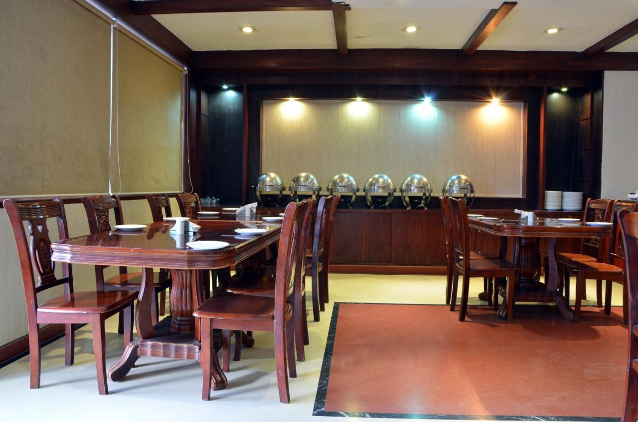 Hotel Bhoomivilas Agra  Kültér fotó