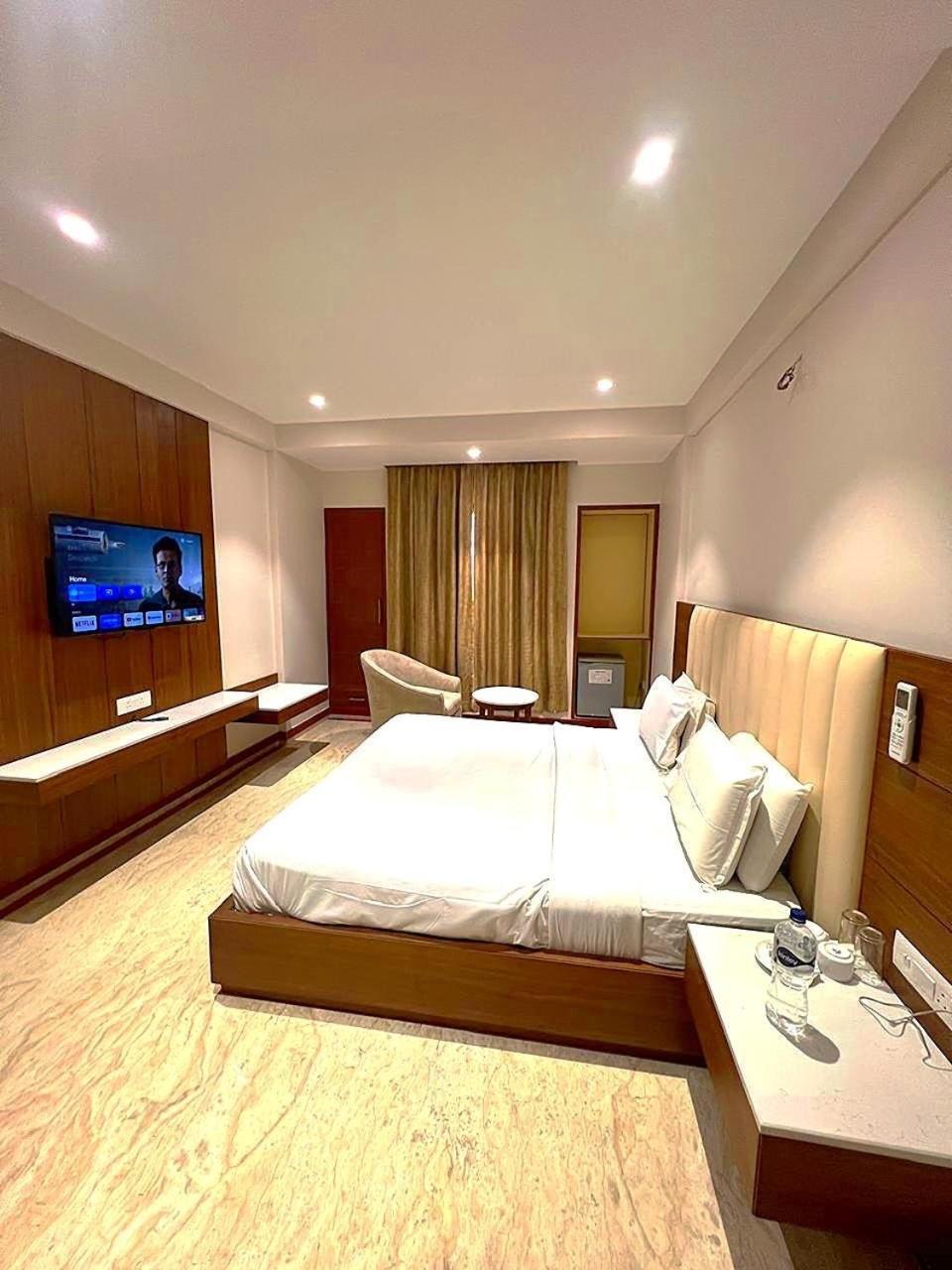 Hotel Bhoomivilas Agra  Kültér fotó