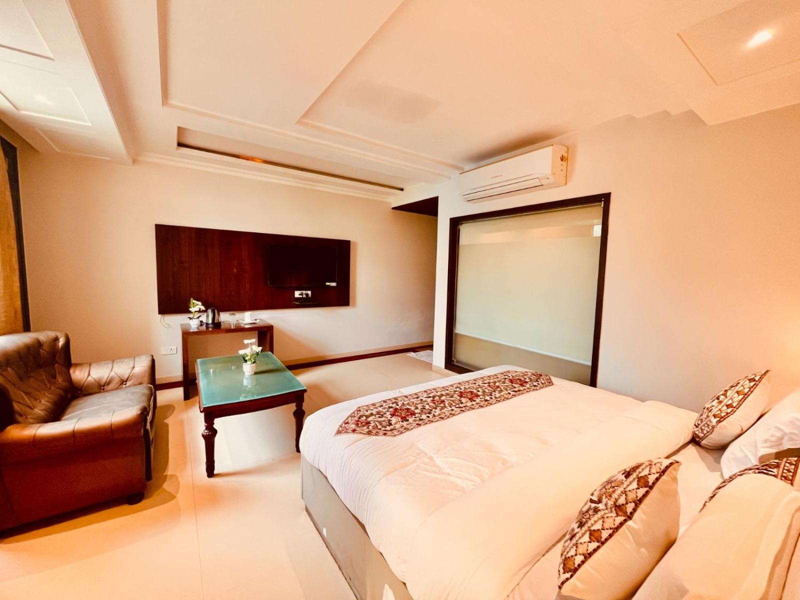 Hotel Bhoomivilas Agra  Kültér fotó